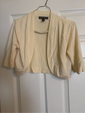 Jessica Howard Cream Cropped Open-Front Shrug